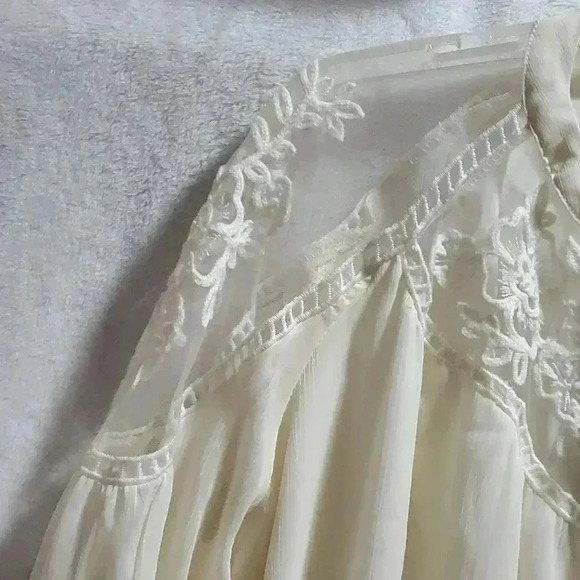 Ivory lace blouse - Picture 6 of 9